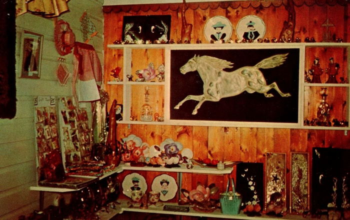 Hobby Crest Resort - Vintage Postcard (newer photo)